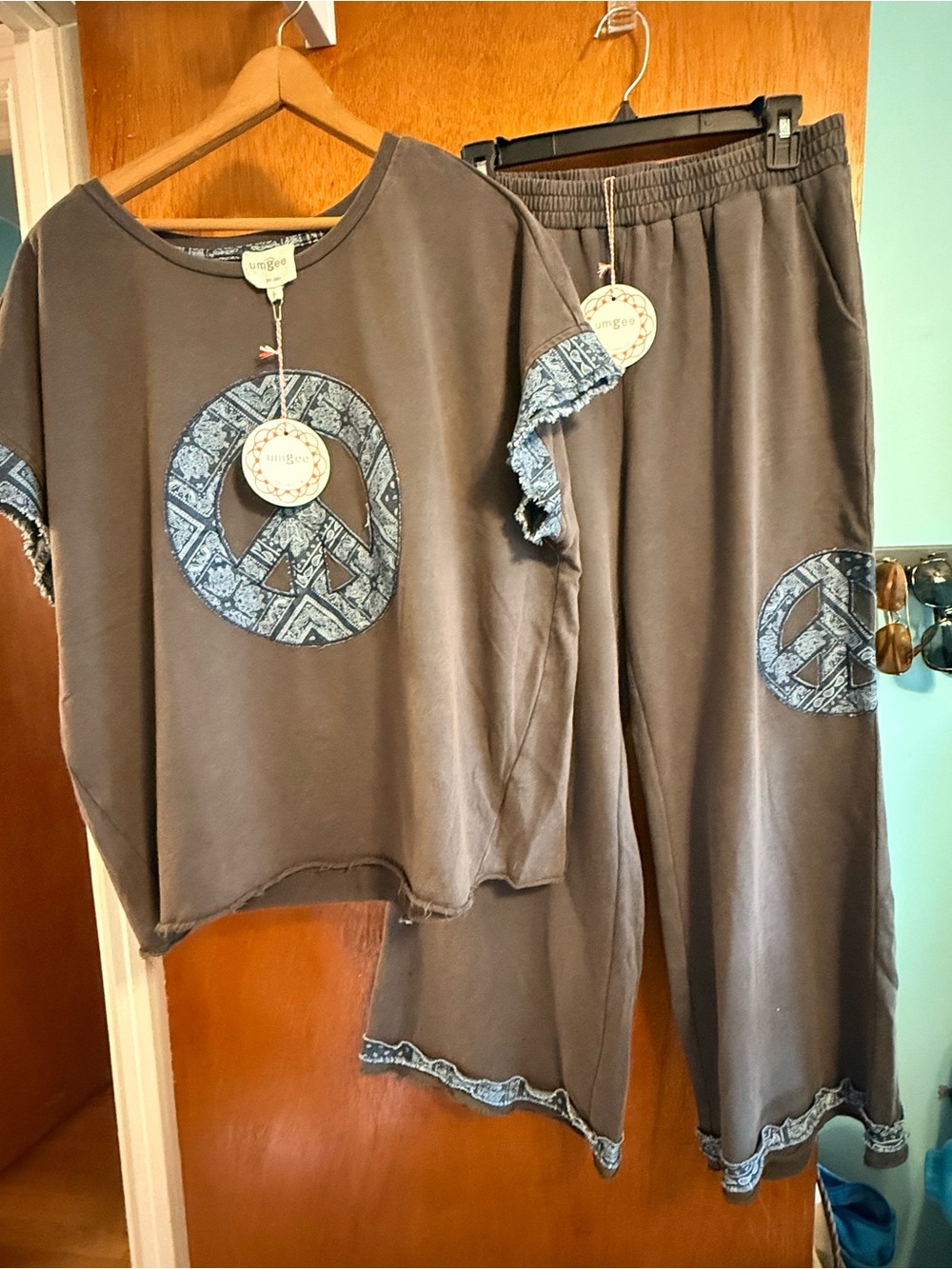 UMGEE Relaxed Peace Sign Lounge Pants Set - mineral washed graphite color.